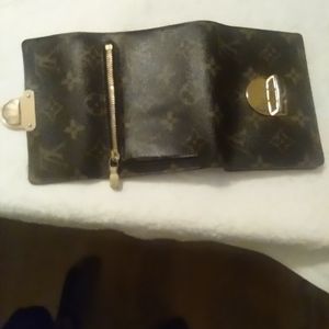 Luis Vuitton wallet